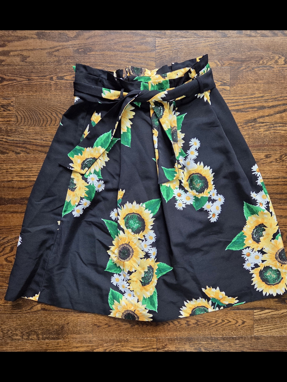 eva mendes for New York & Company Black Sunflower Skirt With Tie Belt
